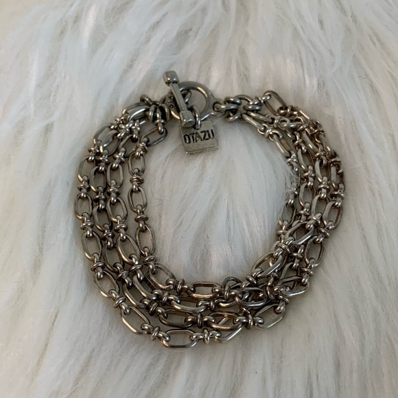 Elegant Silver Bracelet with Intricate Chain Design - Picture 5 of 8